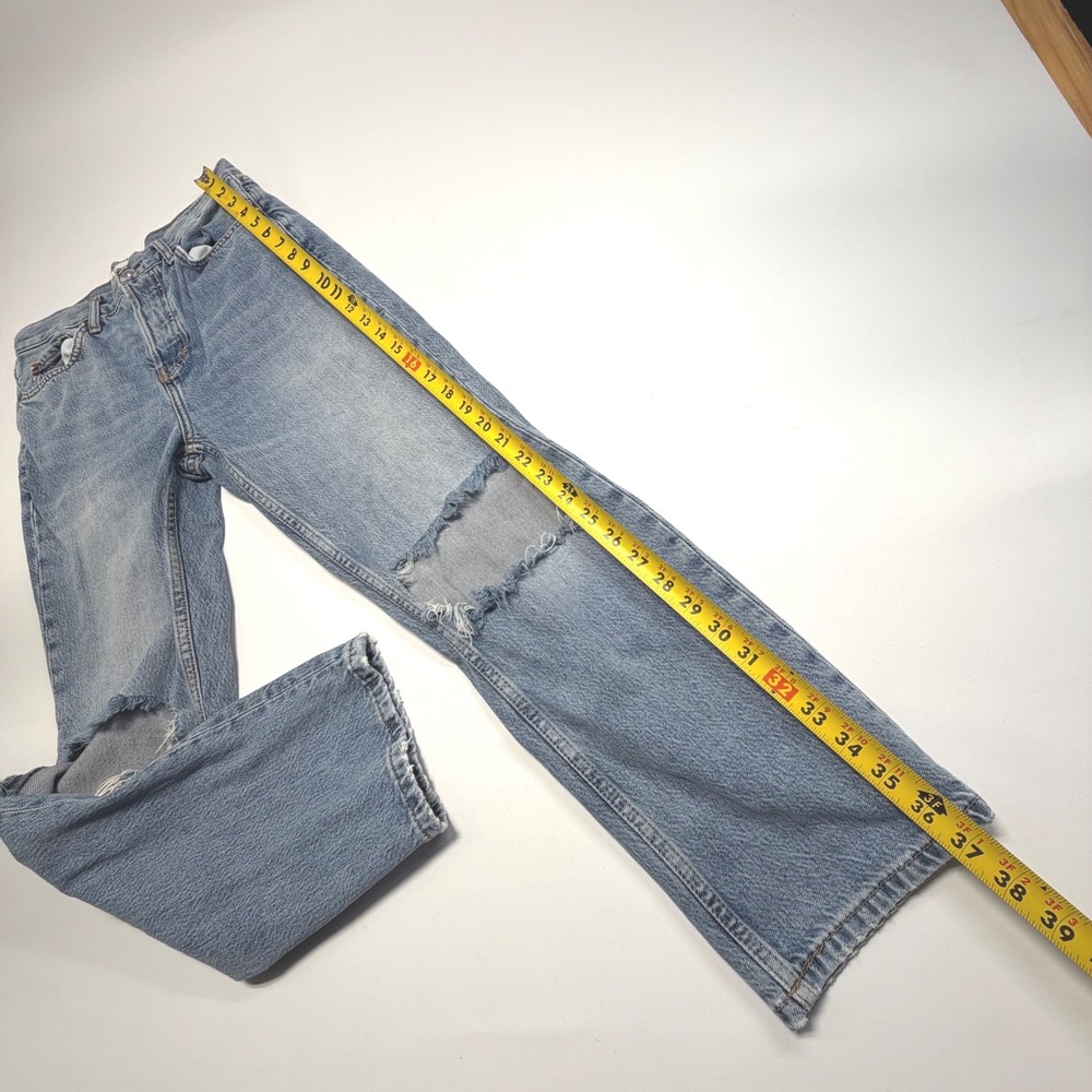 Topshop‎ Dad Jeans 26/30 Light Wash Ripped Knee Straight Leg - Picture 3 of 9
